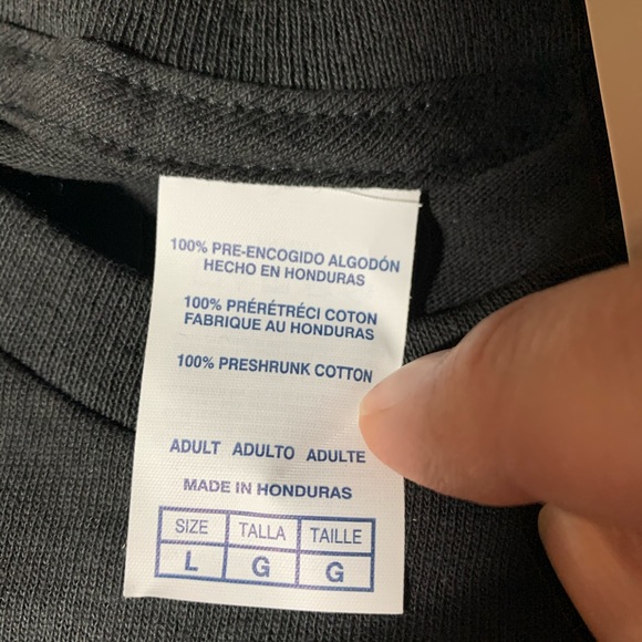 Don’t stop believing Christmas T-shirt New NWT - Picture 6 of 6